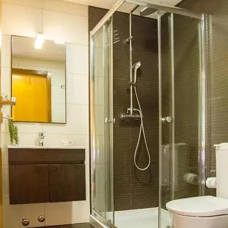 Spacious In With Pool *